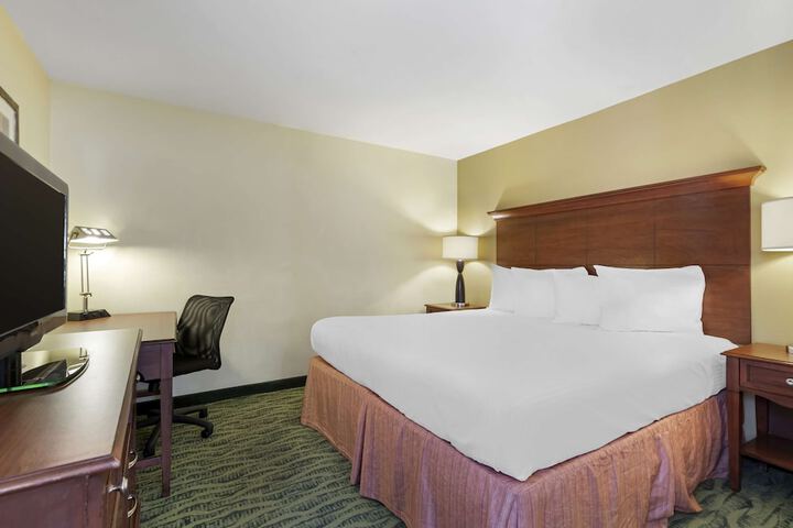 Room 7 of 28