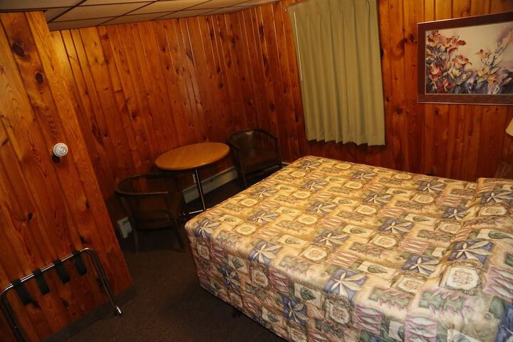 Room 4 of 7