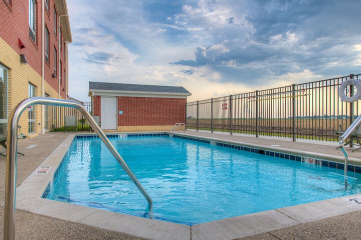 Holiday Inn Express & Suites Remington by IHG