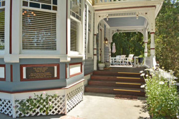 Deer Creek Inn