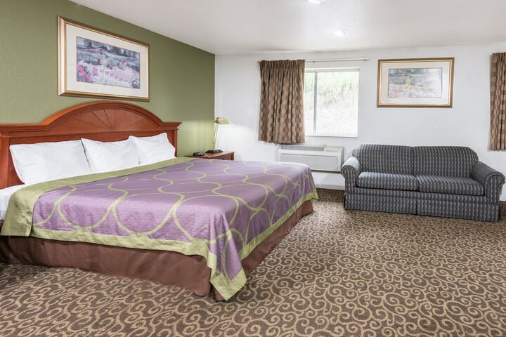 Room 8 of 35
