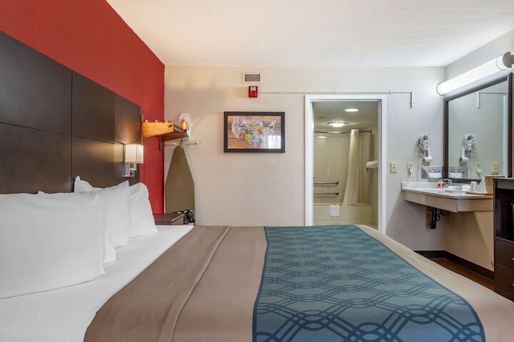 Room 16 of 37