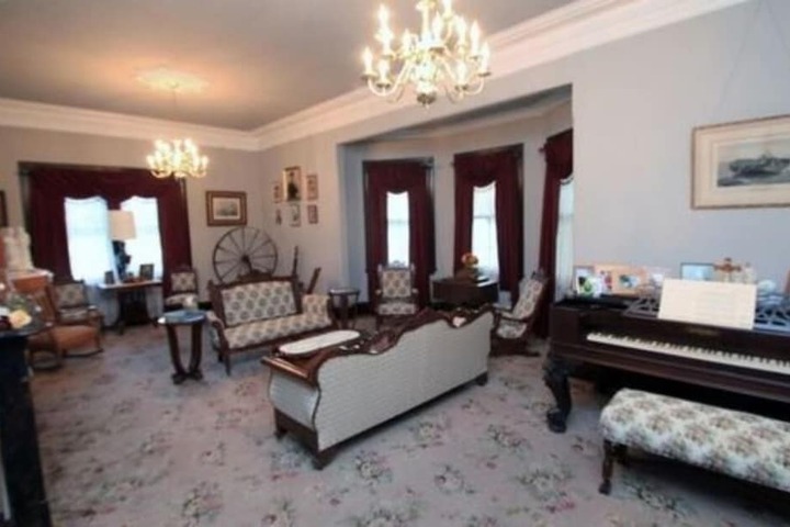 Room 33 of 37