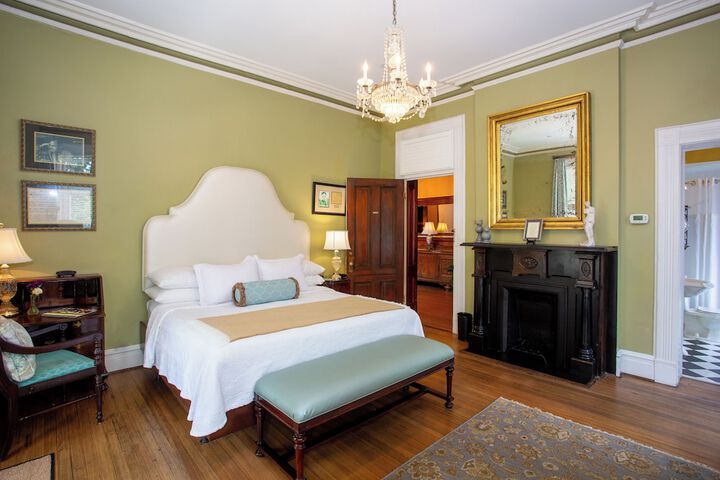 Room 26 of 141