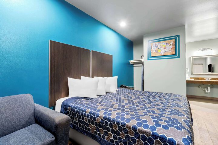 Econo Lodge Inn & Suites Channelview - Houston East