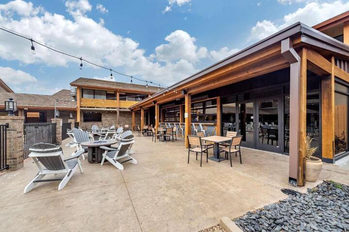 Best Western Plus Saddleback Inn & Conference Center