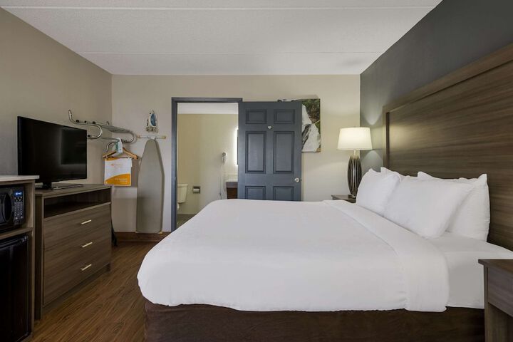 Room 32 of 51