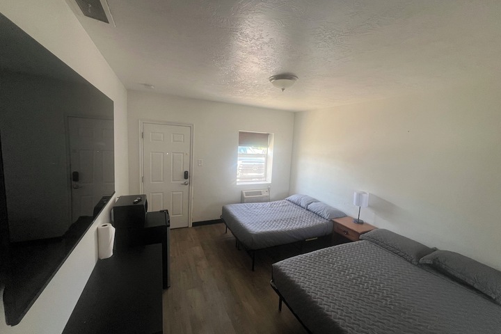 Macs Motel