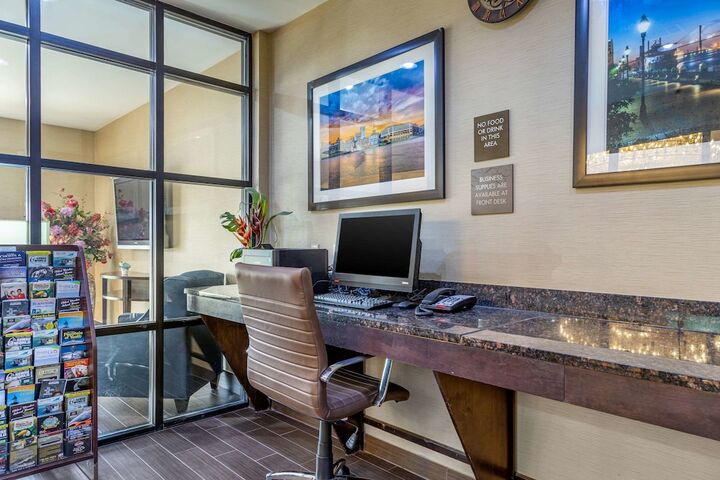 Business Center 44 of 46