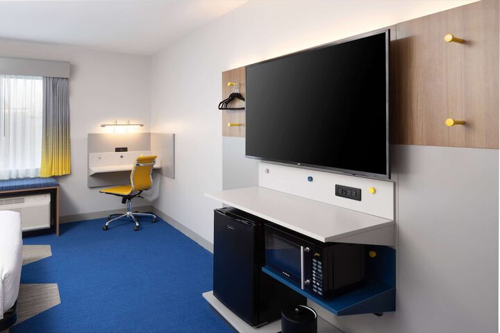 Room 27 of 41