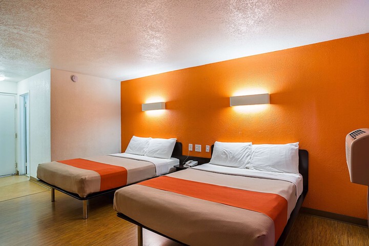 Room 14 of 27