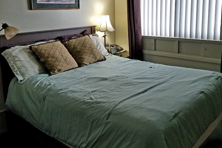 Room 21 of 28