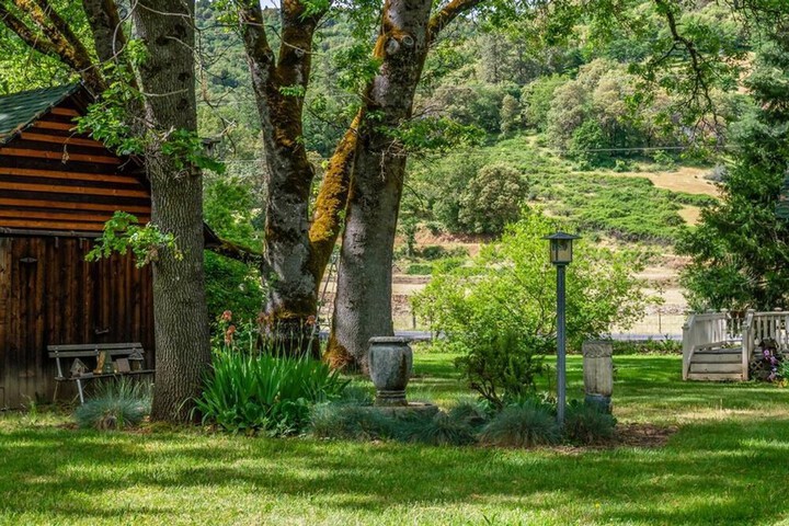Romantic Rogue River Cottage Near Del Rio Winery