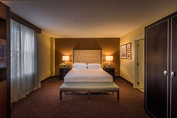 Room 40 of 145