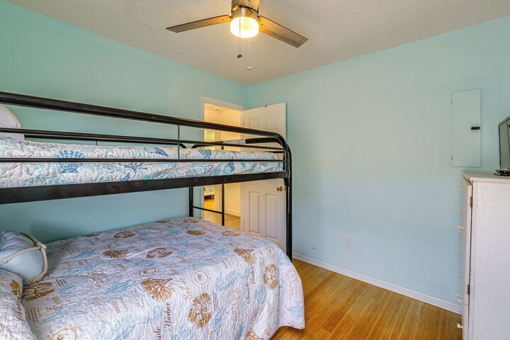 North Topsail Beach Townhome: Walk to the Beach!