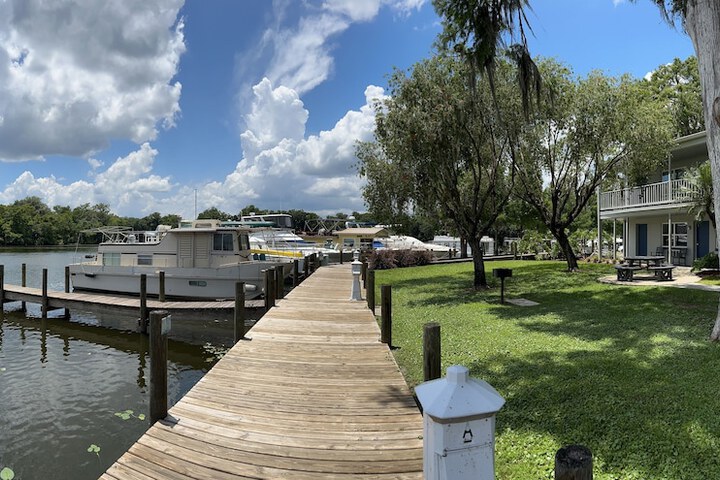 Hontoon Landing Resort & Marina