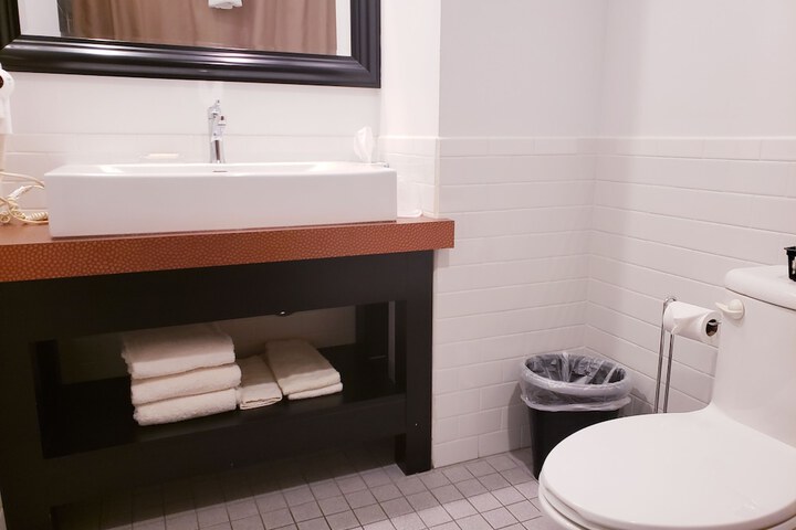 Room 165 of 208