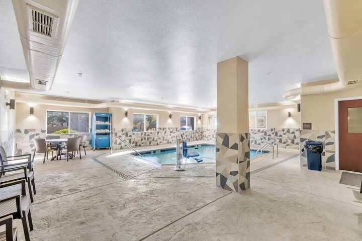 Comfort Suites Lakewood - Denver