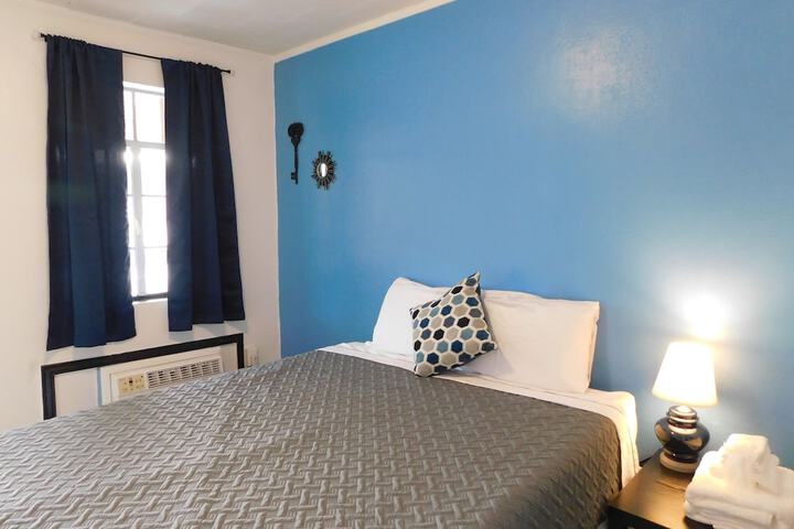 Room 13 of 27