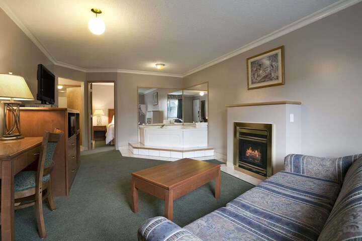 Room 6 of 14