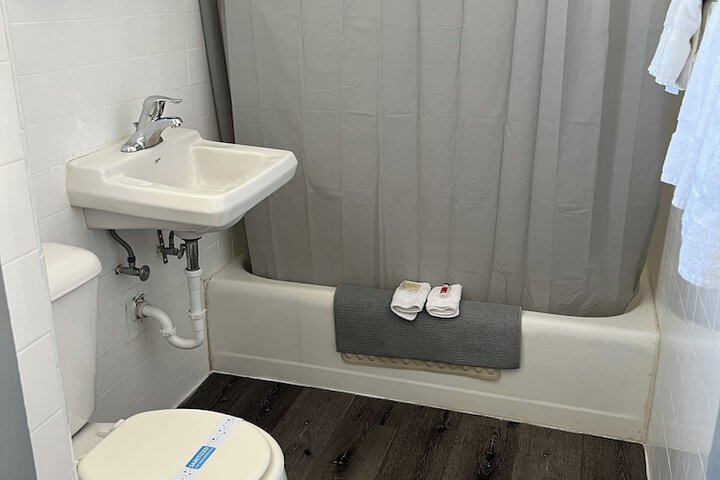 Midtown Inn & Suites