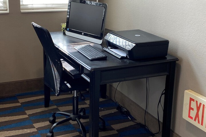 Business Center 18 of 18