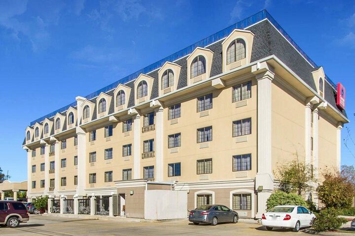 Hotel 2 of 32