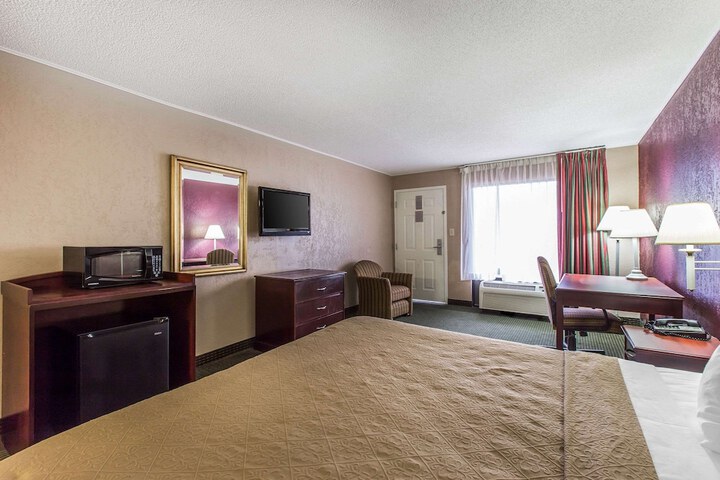 Room 8 of 25