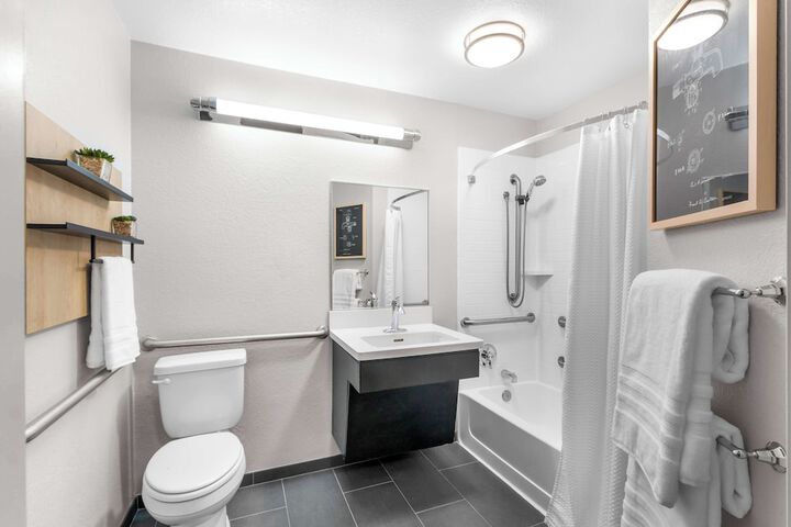 Room 32 of 47