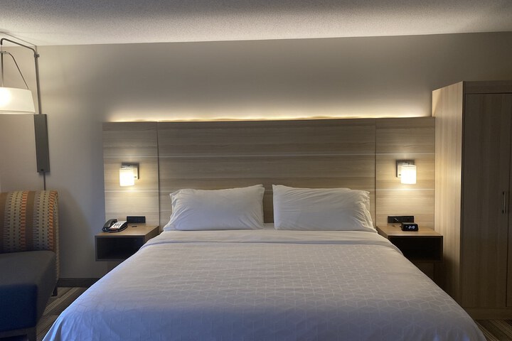 Holiday Inn Express Hotel & Suites Logansport by IHG