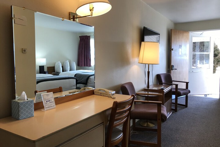 Room 12 of 33