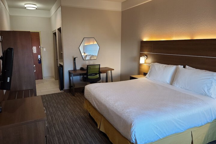 Room 27 of 63