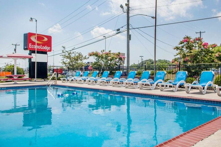 Pool 4 of 20