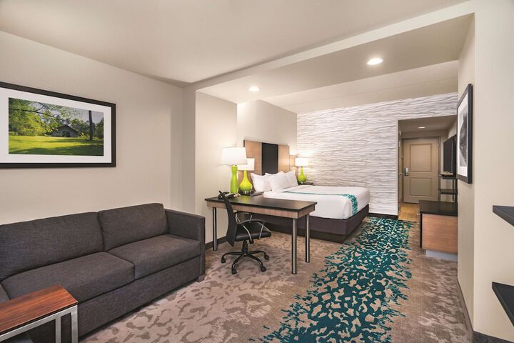 La Quinta Inn & Suites by Wyndham Cleveland near Lee Univ
