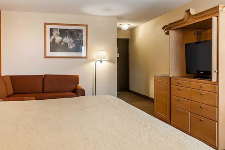 Room 9 of 28