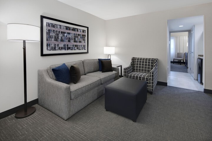 Embassy Suites by Hilton Detroit Troy Auburn Hills