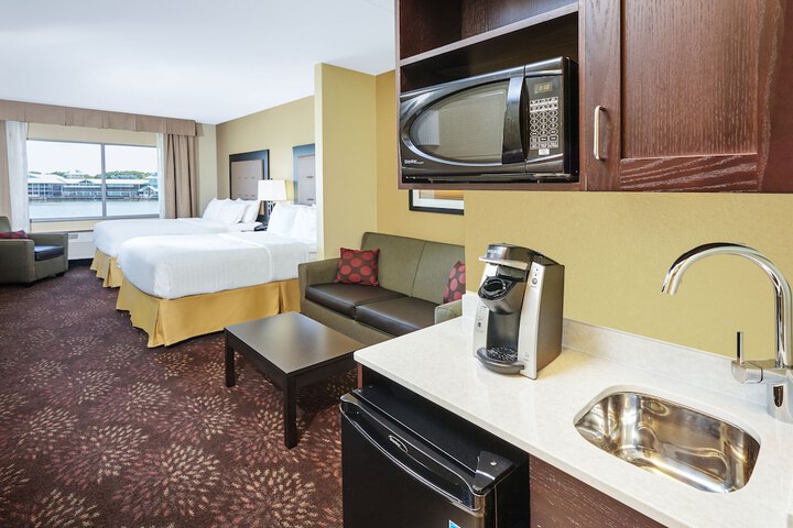 Holiday Inn Express & Suites Sandusky by IHG