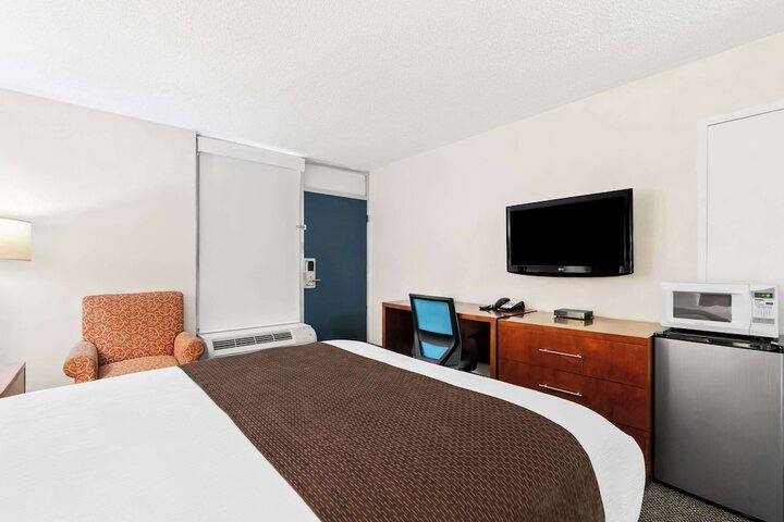 Room 25 of 33