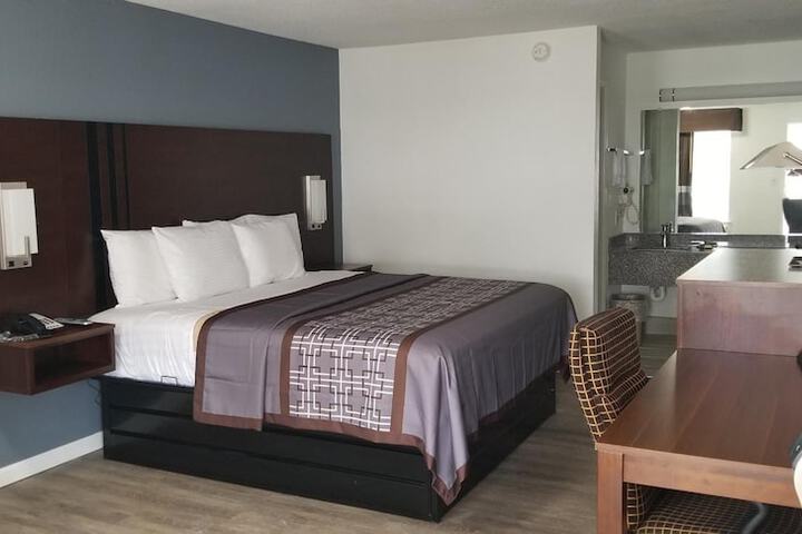 Room 8 of 29