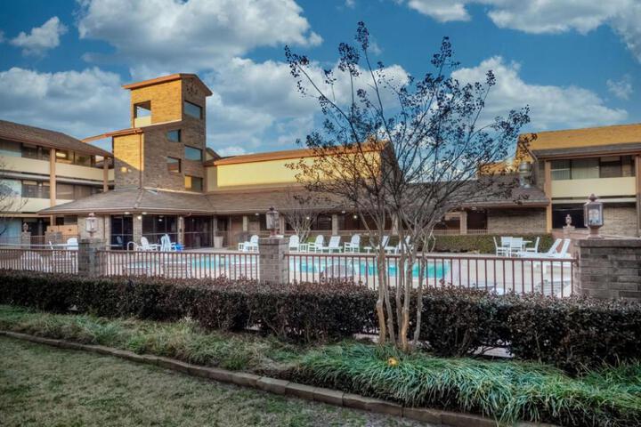 Best Western Plus Saddleback Inn & Conference Center