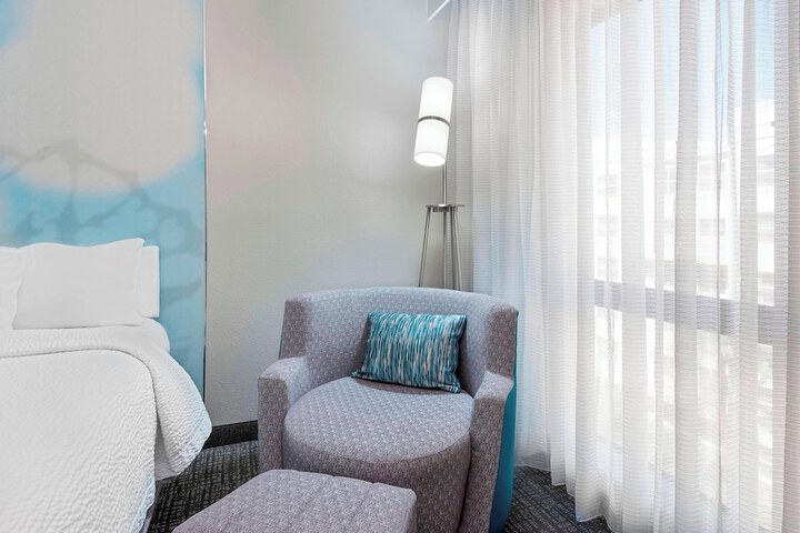 Room 21 of 38