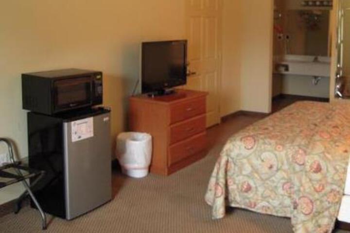 Country Hearth Inn and Suites Piedmont