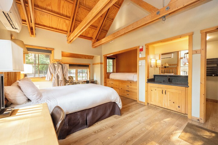 Sleeping Lady Mountain Resort & Spa
