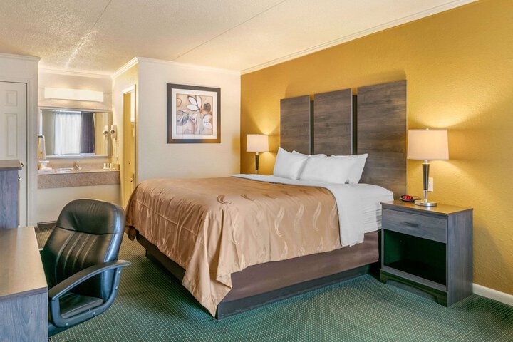 Room 12 of 25