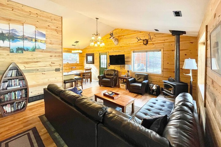 bobcat Trail Cabin on 3 Acres in Como!