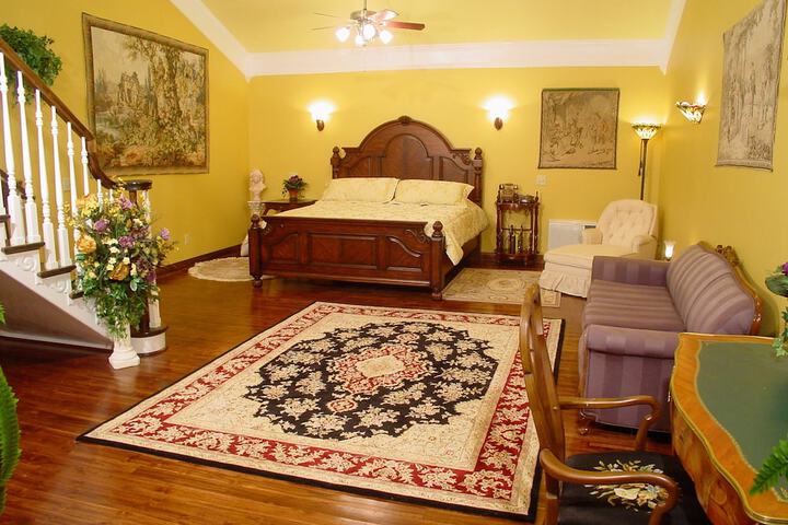 Wildwood Inn Tropical Dome & Theme Suites
