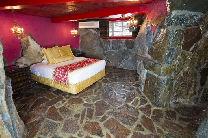 Room 360 of 461