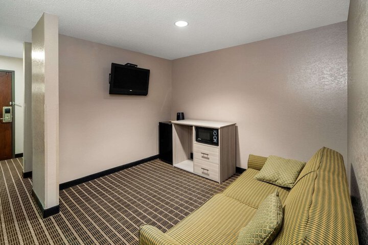 Room 26 of 35