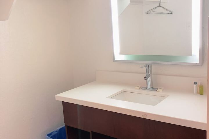 Room 9 of 20