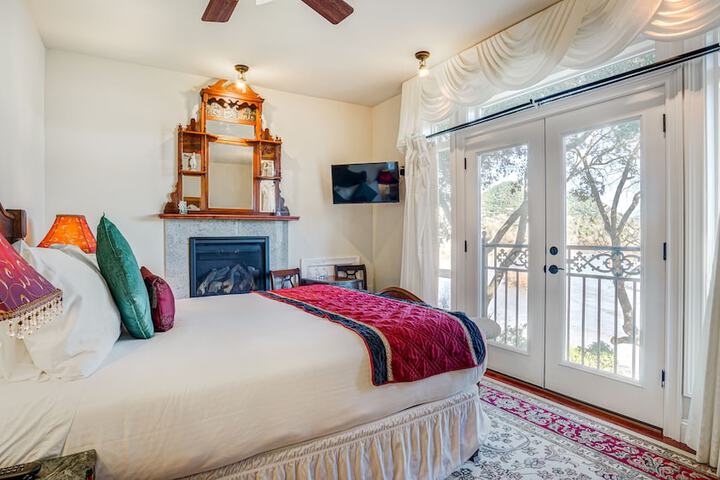 The River Belle Inn